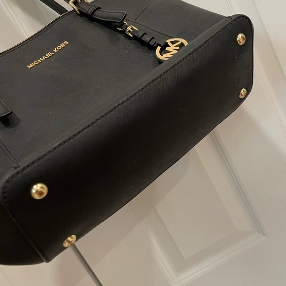 Michael Kors Large Saffiano Leather Top-Zip Tote Bag - Picture 2 of 3